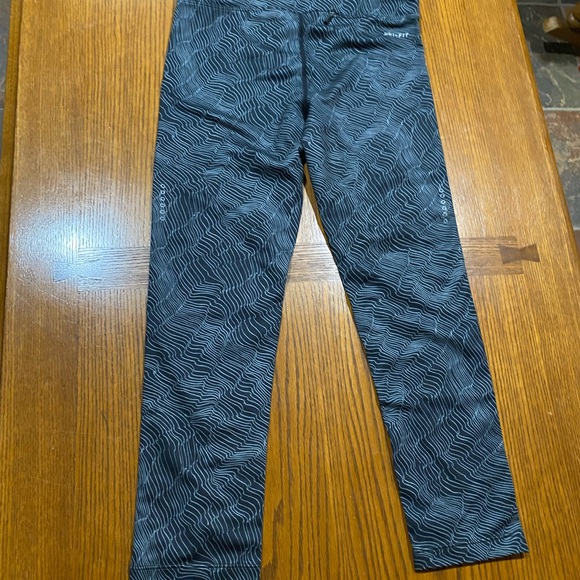 Nike Dryfit Cropped Tights - Picture 2 of 3